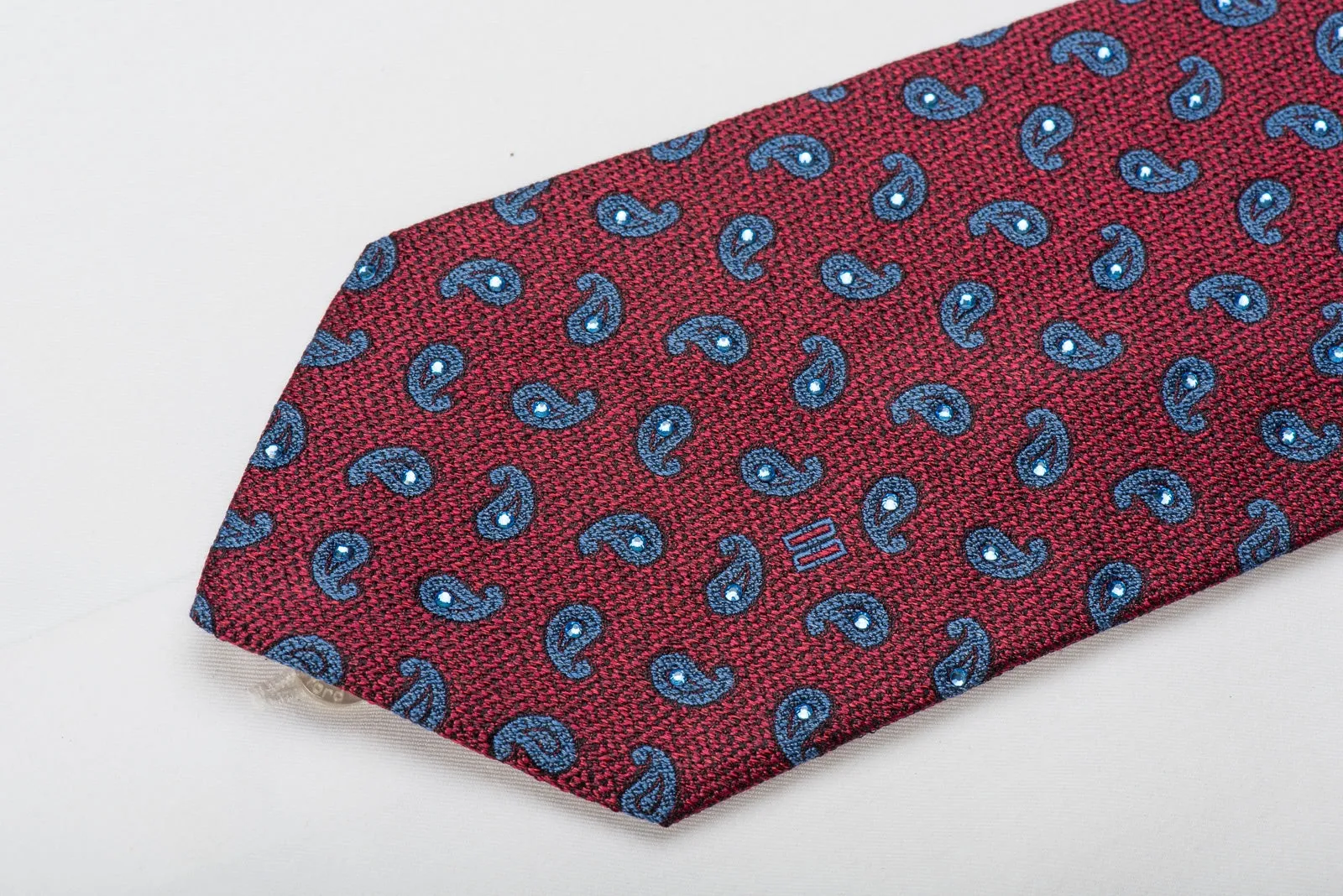 Daks Men's Crystal Silk Necktie Blue Paisley On Burgundy